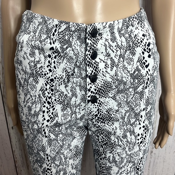 COPY - Nicki Minaj Hi Rise Skinny Cotton Spandex Pants Button Fly Junior 3/4 Wo… - Picture 3 of 12